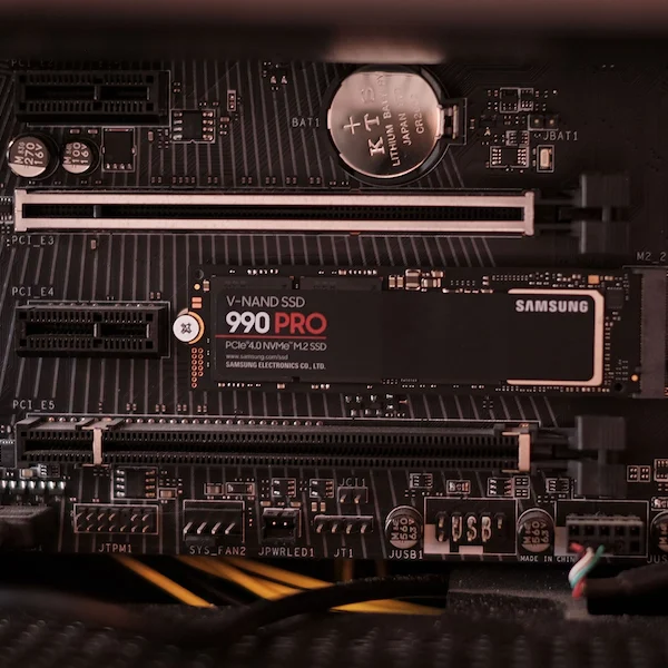 Samsung 990 Pro PCIe 4.0 NVMe M.2 Gaming SSD